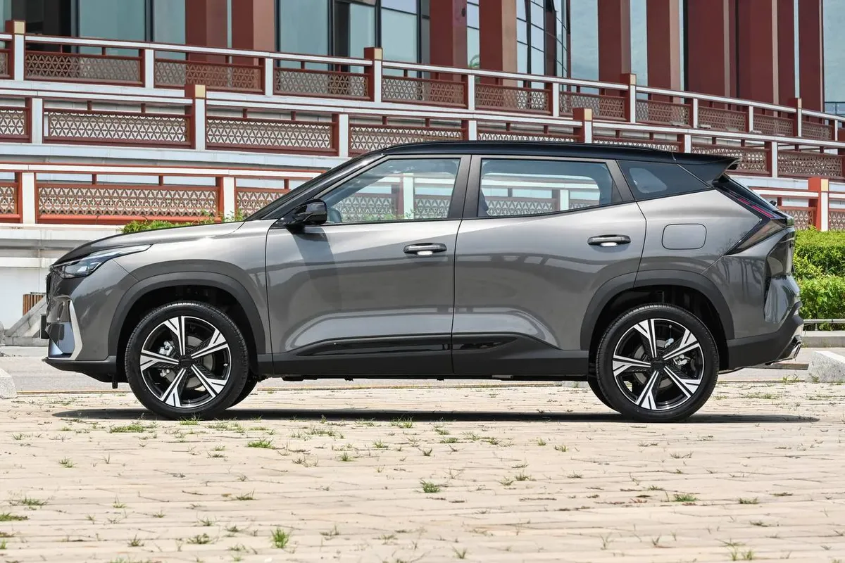 GEELY BOYUE 1.5TD LOVE (ТОП КОНФИГУРАЦИЯ) 2026