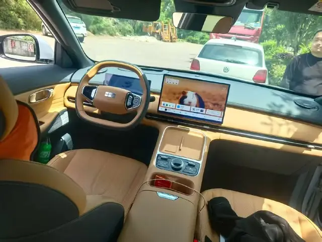 GEELY GALAXY STARSHIP 7 2024