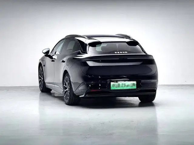 ZEEKR 007 GT 2025