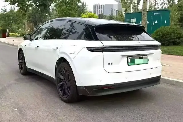 LI AUTO I6 2025
