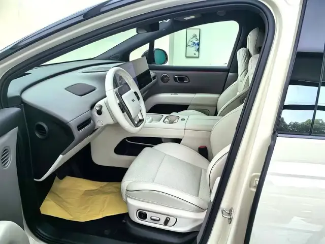 LI AUTO I6 2025
