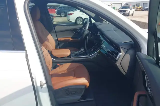 AUDI Q7 2023