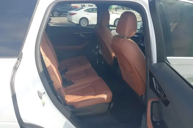 AUDI Q7 2023