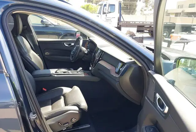 VOLVO XC60 2024