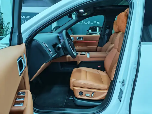 LI AUTO L6 PRO 2025