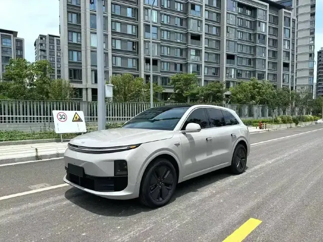LI AUTO L6 PRO 2024