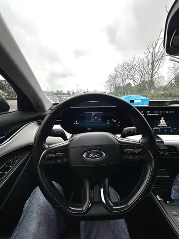 FORD MONDEO LUXURY 2022