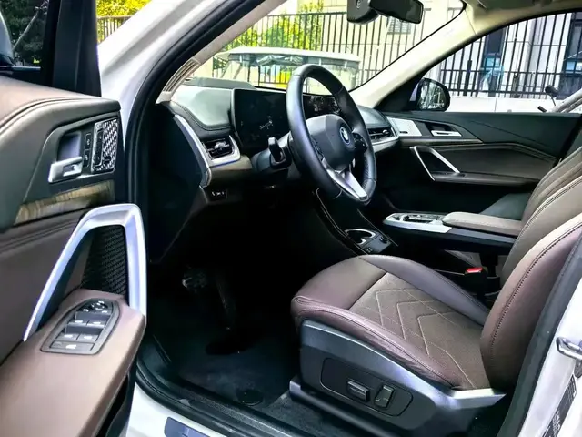 BMW IX1 2024
