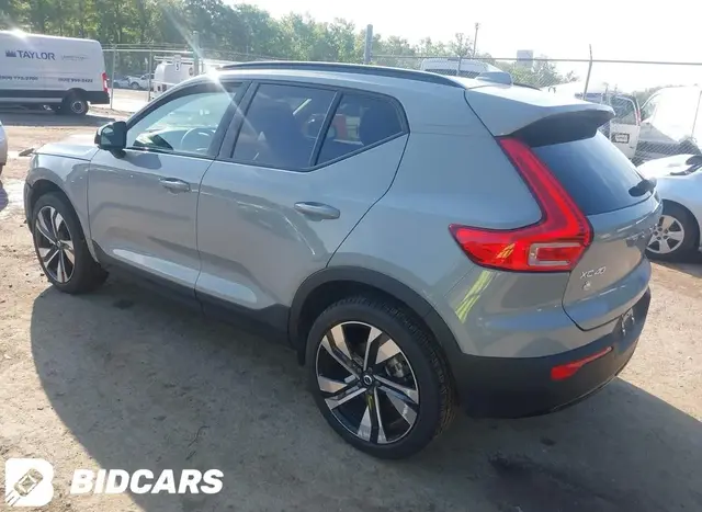VOLVO XC40 2025