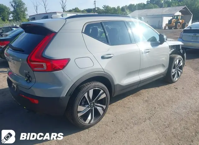 VOLVO XC40 2025