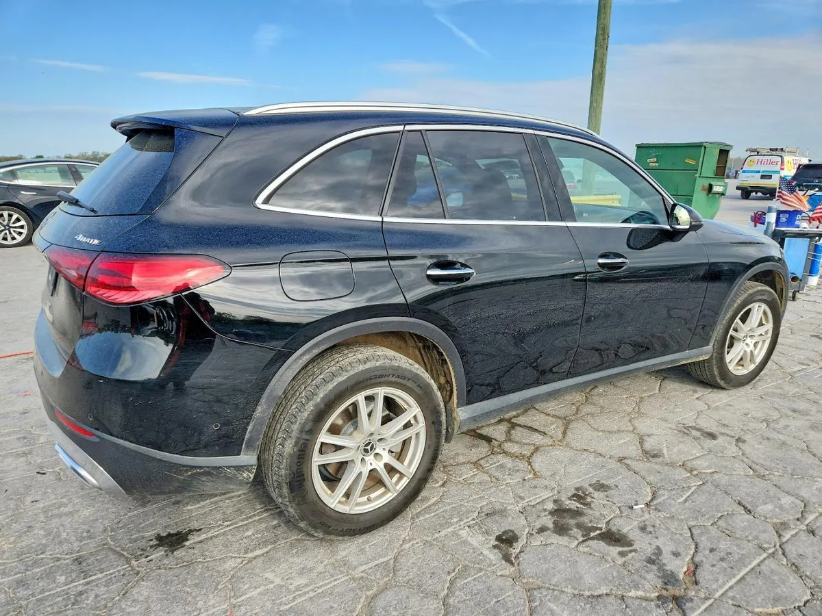 MERCEDES-BENZ GLC 2023