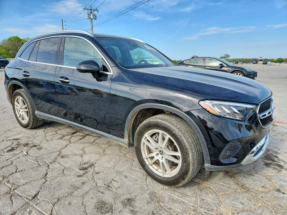 MERCEDES-BENZ GLC 2023