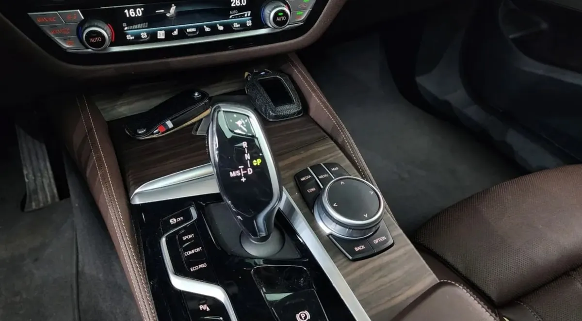 BMW 6 SERIES LUXURY 2022