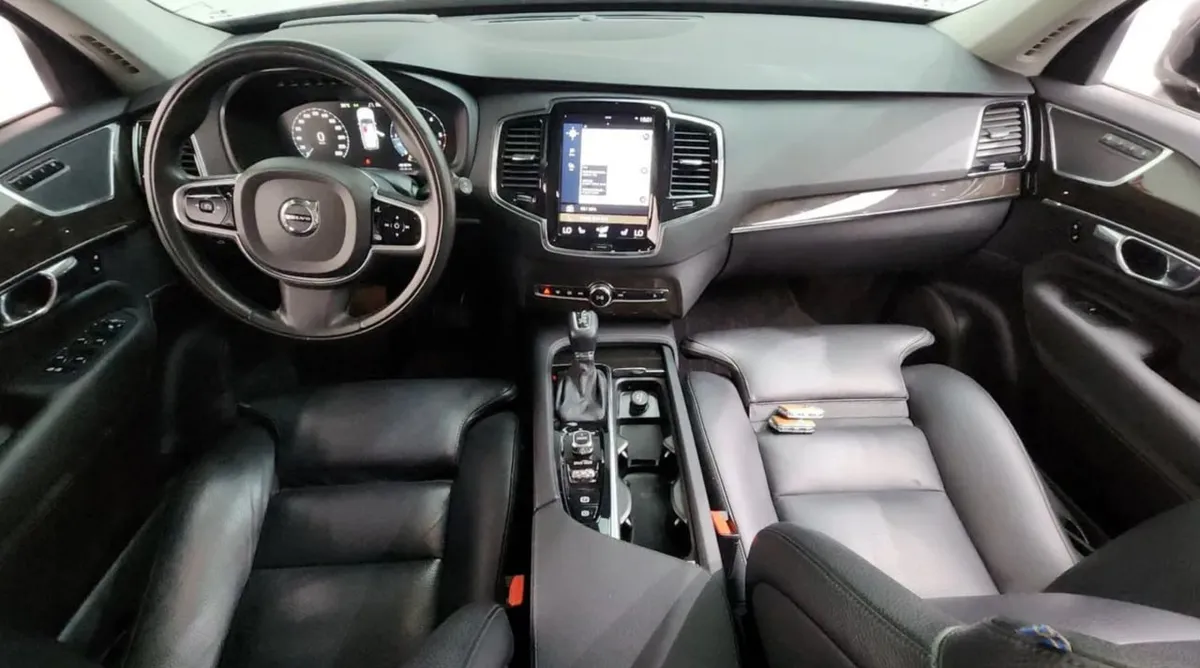 VOLVO XC90 MOMENTUM 2017