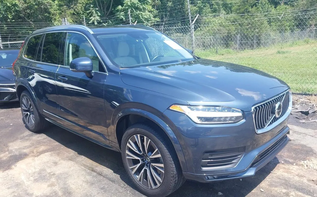 VOLVO XC90 MOMENTUM 7 PASSENGER 2022