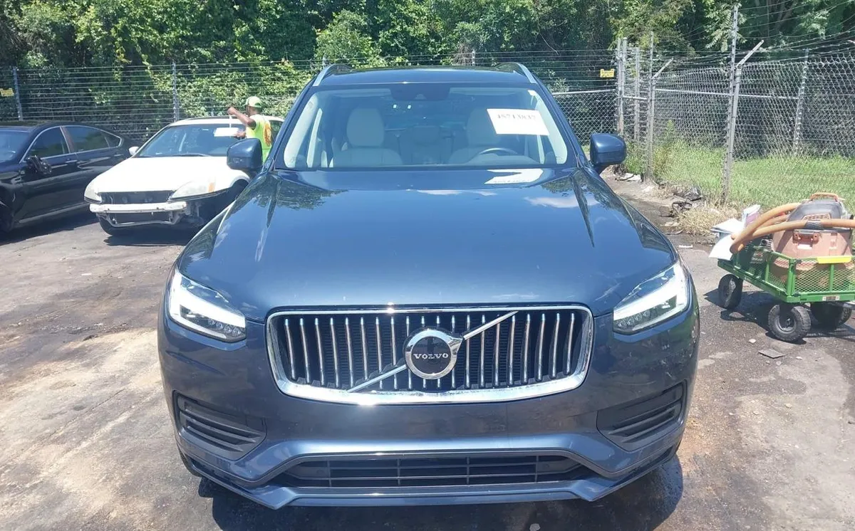 VOLVO XC90 MOMENTUM 7 PASSENGER 2022