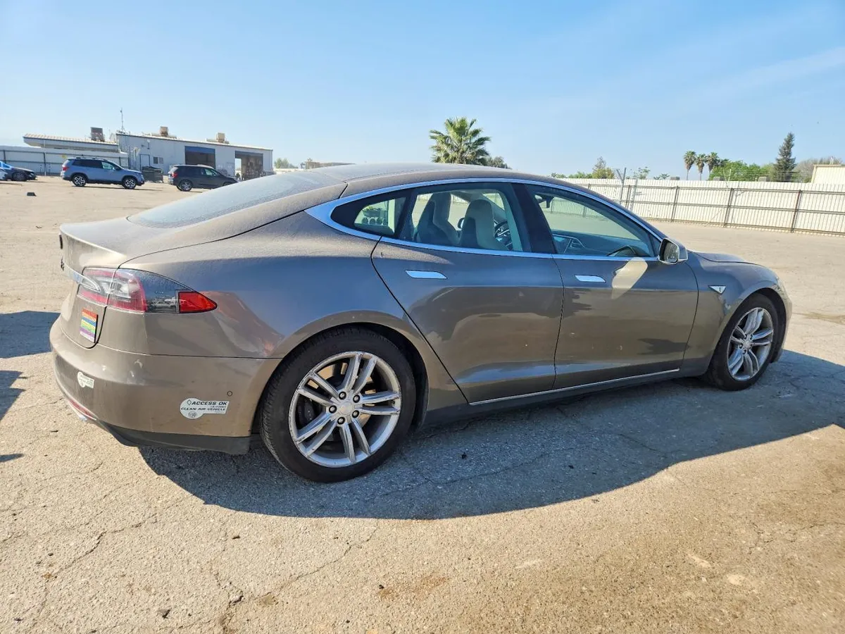 TESLA MODEL S 2015