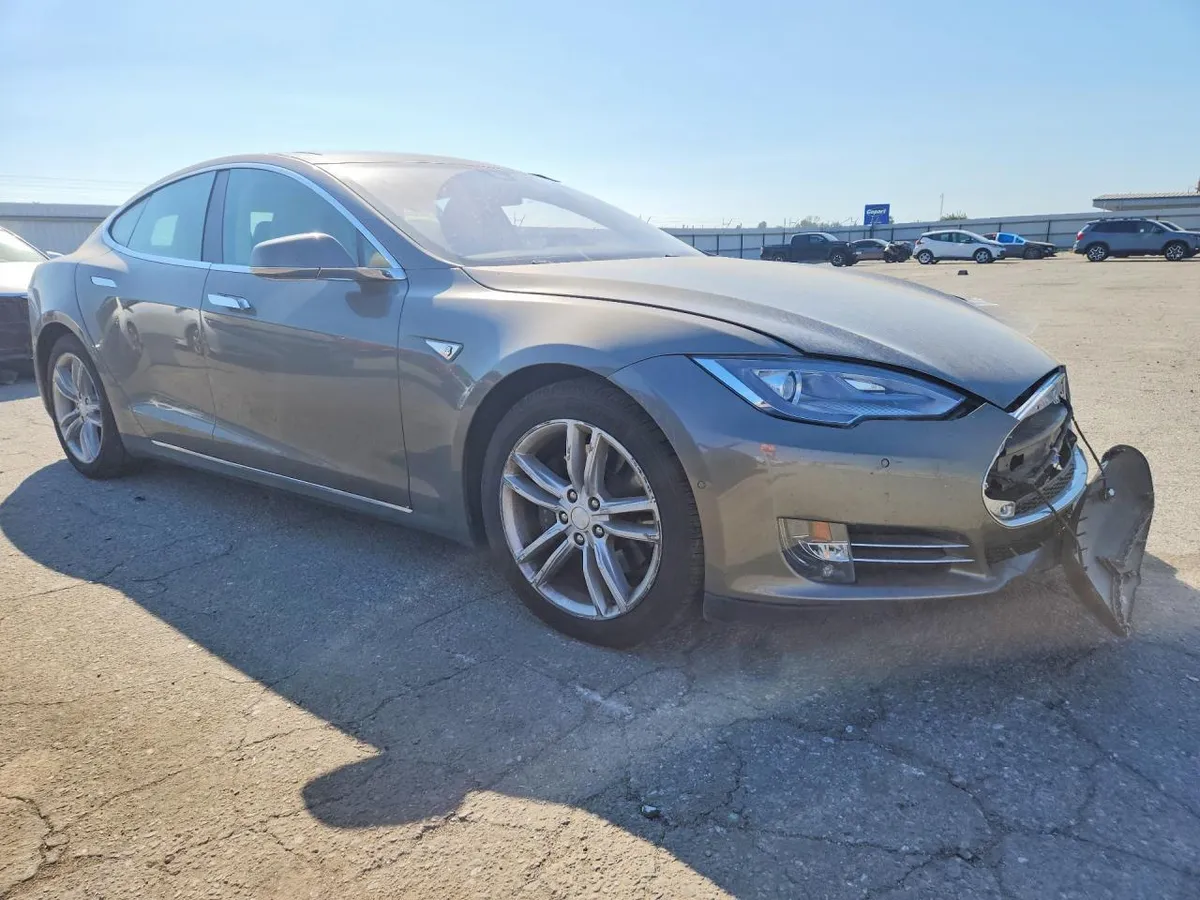 TESLA MODEL S 2015