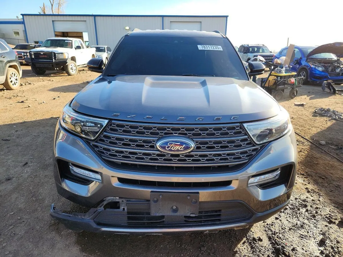 FORD EXPLORER XLT 2021