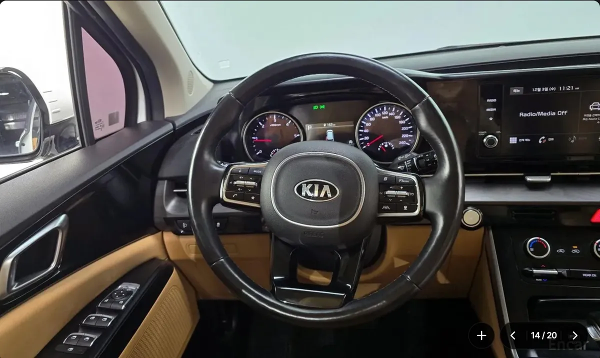 KIA CARNIVAL PRESTIGE 9-SEATER 2021