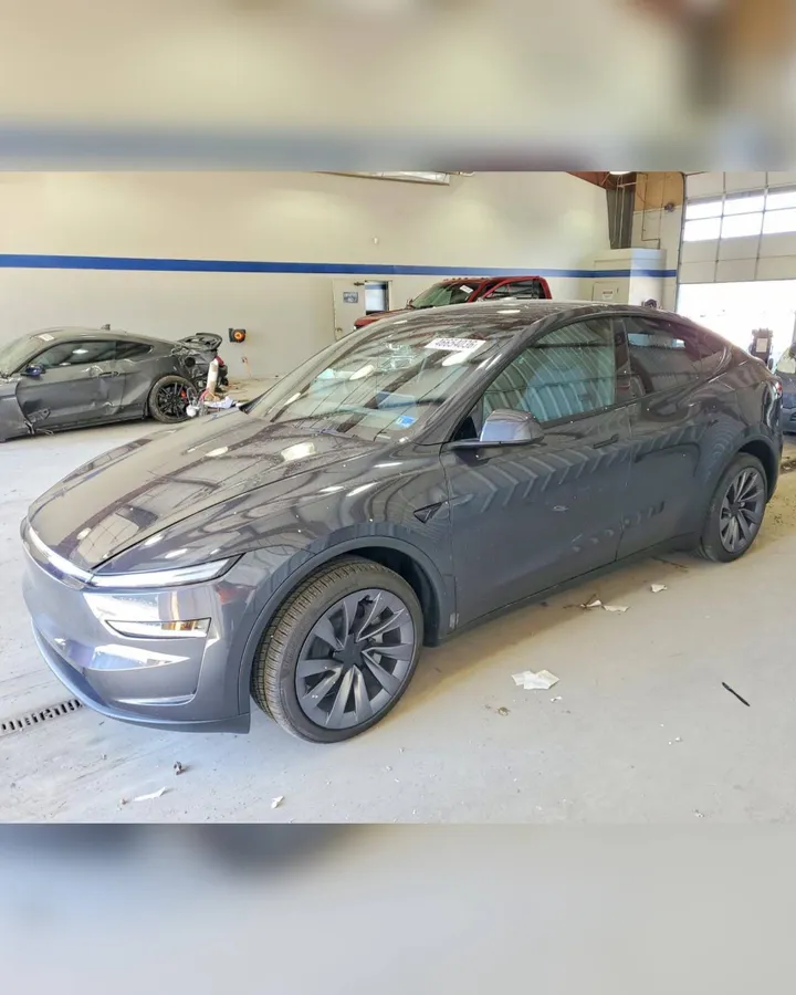 TESLA MODEL Y 2026