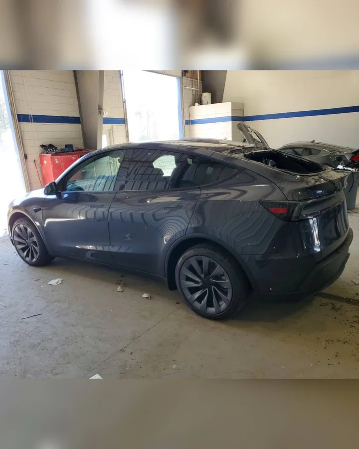 TESLA MODEL Y 2026