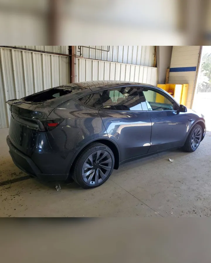 TESLA MODEL Y 2026