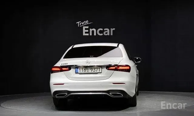 MERCEDES-BENZ E-CLASS AMG LINE 2022