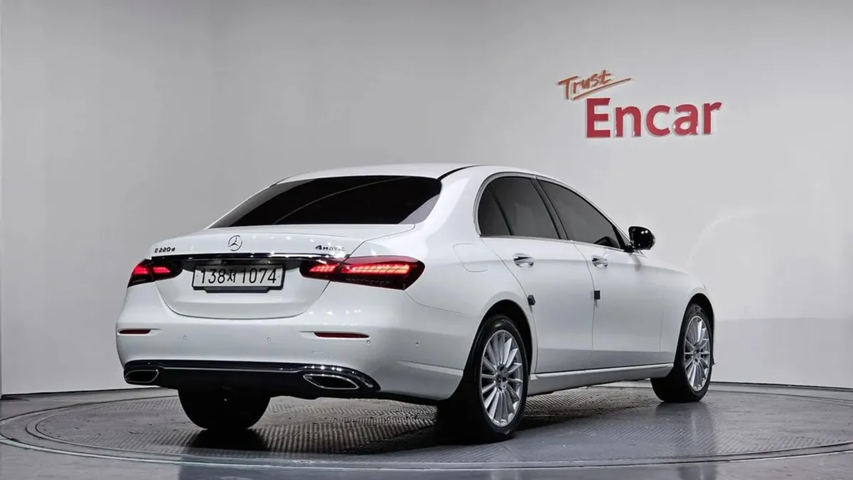 MERCEDES-BENZ E-CLASS EXCLUSIVE 2022