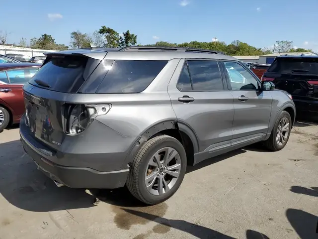 FORD EXPLORER XLT 2023
