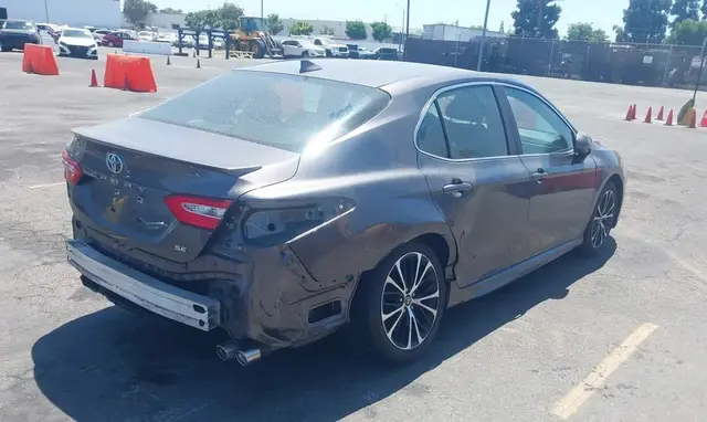 TOYOTA CAMRY SE 2020
