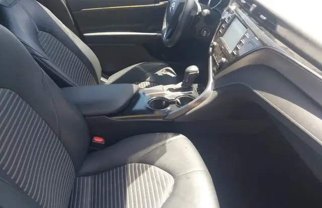 TOYOTA CAMRY SE 2020