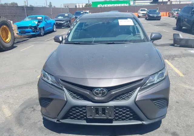 TOYOTA CAMRY SE 2020