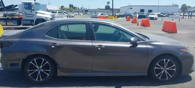 TOYOTA CAMRY SE 2020