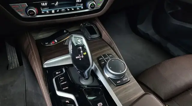 BMW 6 SERIES LUXURY 2022