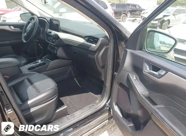 FORD ESCAPE SEL 2021