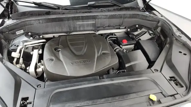 VOLVO XC90 MOMENTUM 2017