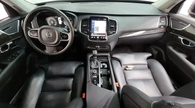 VOLVO XC90 MOMENTUM 2017
