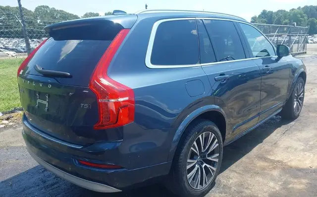 VOLVO XC90 MOMENTUM 7 PASSENGER 2022