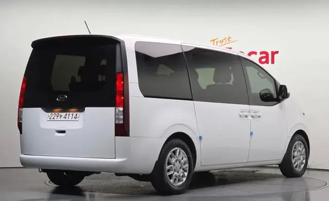HYUNDAI STARIA 9- SEATER MODAN 2022