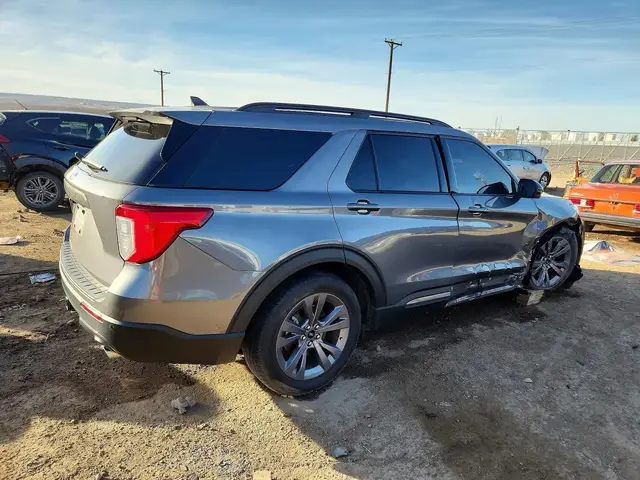 FORD EXPLORER XLT 2021