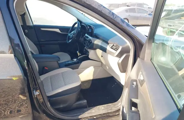 FORD ESCAPE SE 2022