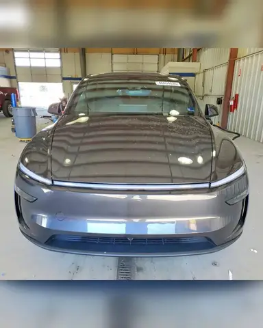 TESLA MODEL Y 2026