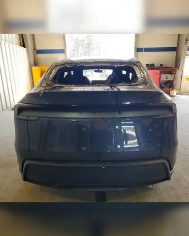 TESLA MODEL Y 2026