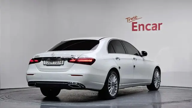 MERCEDES-BENZ E-CLASS EXCLUSIVE 2022