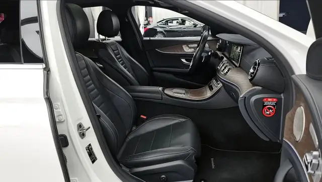 MERCEDES-BENZ E-CLASS EXCLUSIVE 2022