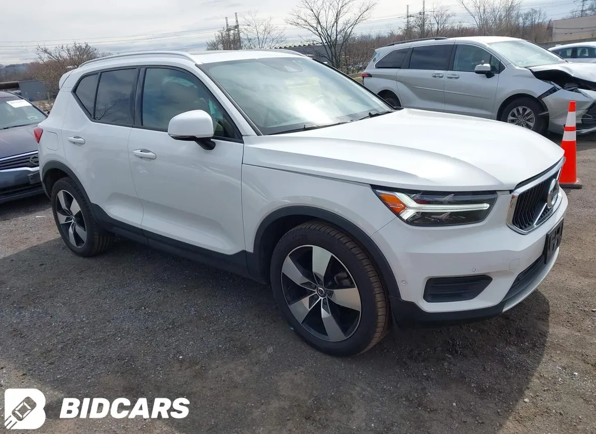 VOLVO XC40 MOMENTUM 2019