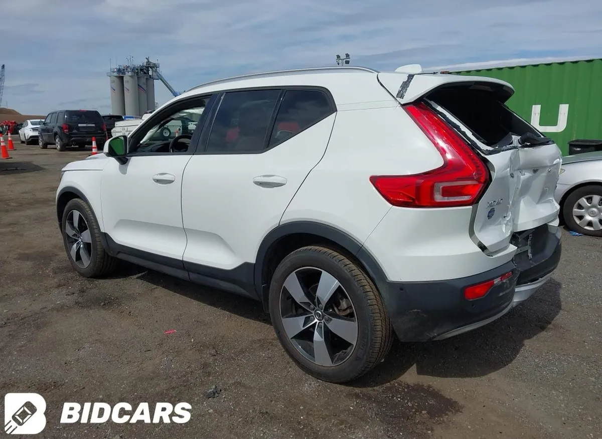 VOLVO XC40 MOMENTUM 2019