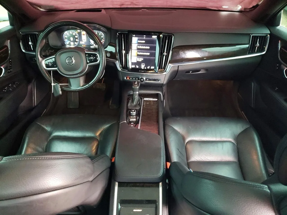 VOLVO S90 MOMENTUM 2018