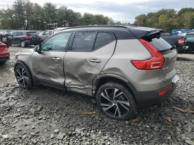 VOLVO XC40 R-DESIGN 2022